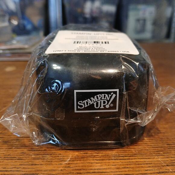 Heart-to-Heart Stampin' Up Whale Paper Punch Paper Shapers New In Package 113694 - Picture 3 of 4